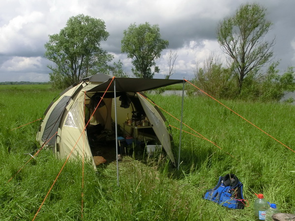 Кемпинговая палатка Family Comfort: вид спереди