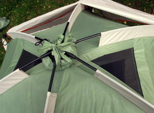 Туристическая палатка Aero: вид сверху на хаб.